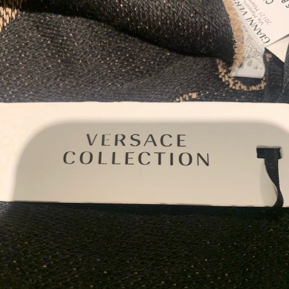 Versace wool scarf - Picture 3 of 7